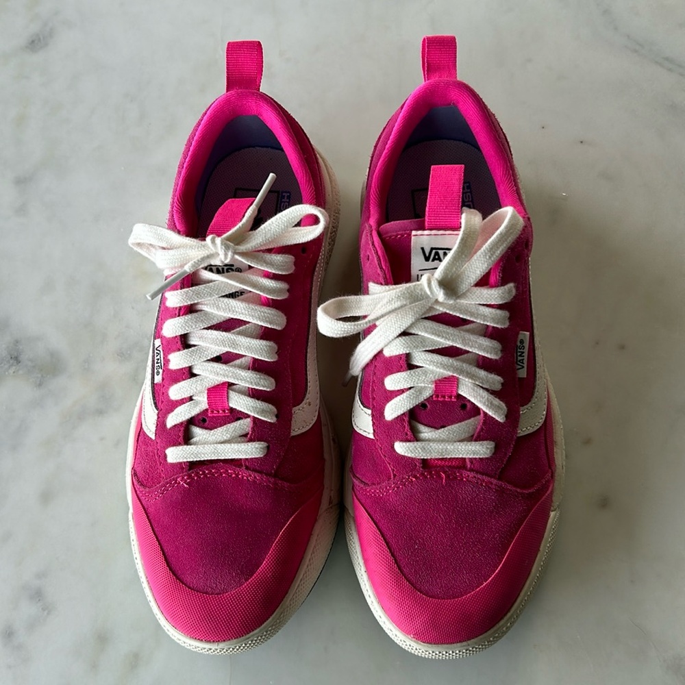 Vans UltraRange EXO SE Shoe (Neon Pink)